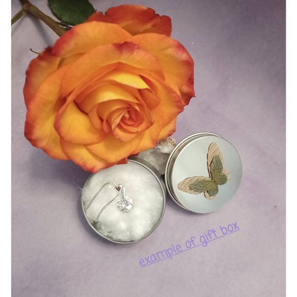 Swarovski Elements red crystal gold tone earrings - Picture 3 of 4